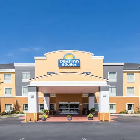 Days Inn & Suites By Wyndham Savannah North I-95